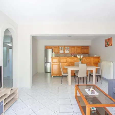 Gianνs Apartament *